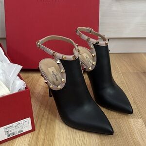 VALENTINO ROCKSTUD 100 LEATHER mules/booties IN BLACK size 37.5